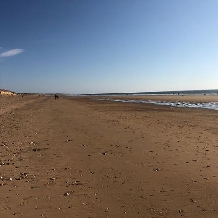 La Vieille Cure, Spa, Wifi A 20 Min Des Plages La Jonchere 外观 照片